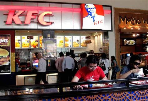 Find the nearest KFC location near you .